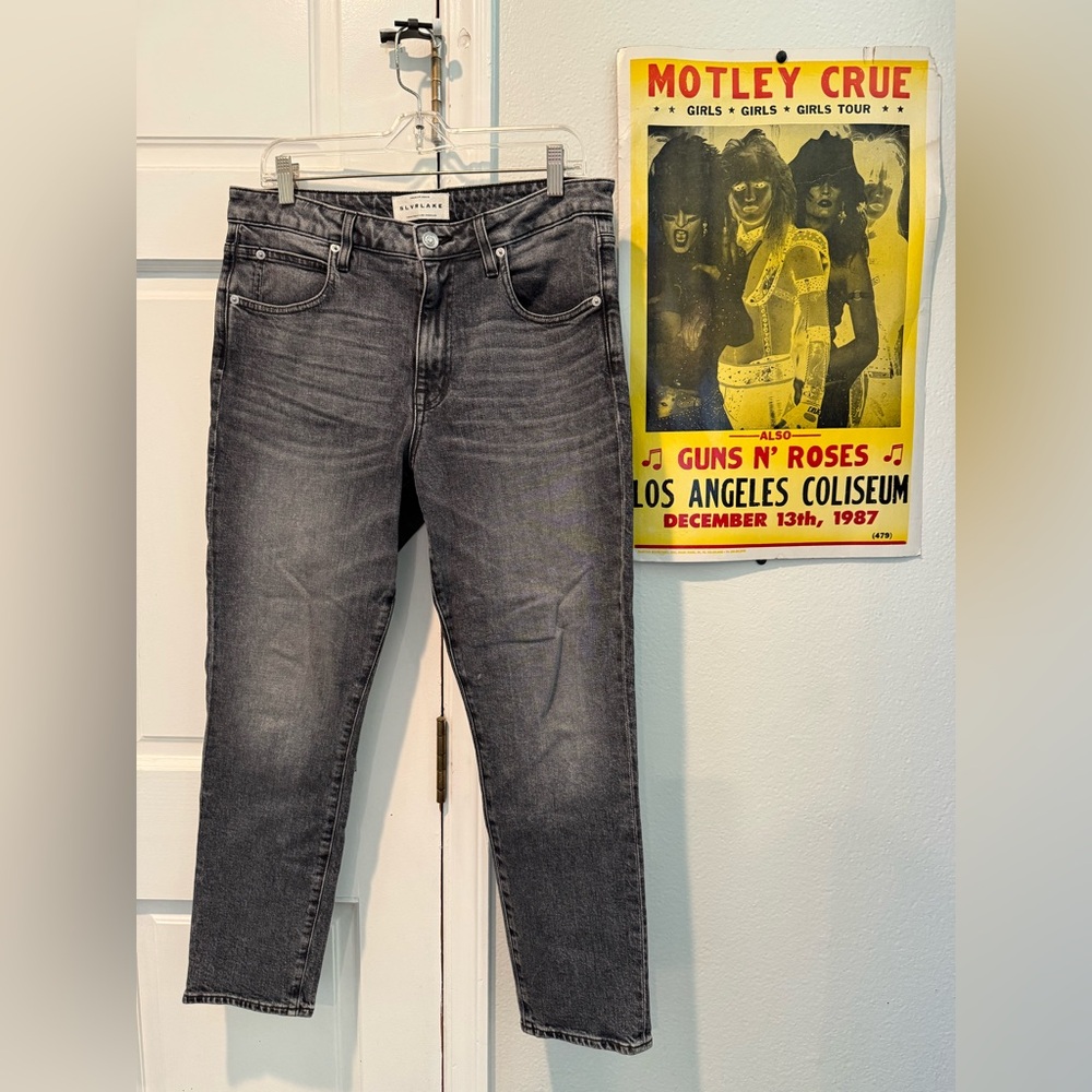 SLVRLAKE Lou Lou Straight Leg Jeans in Grayish Black
Color River Moon